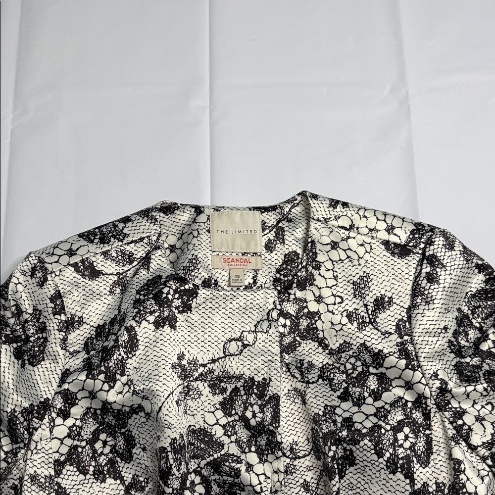 The Limited Black and White Floral Blazer - Picture 2 of 3